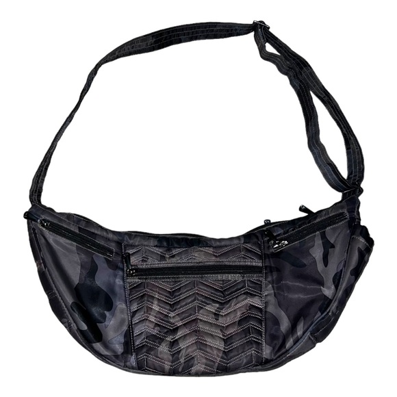 Lug Boomerang Charcoal-Gray Camo Print Crossbody Sling Freestyle Bag AS IS - Picture 6 of 16